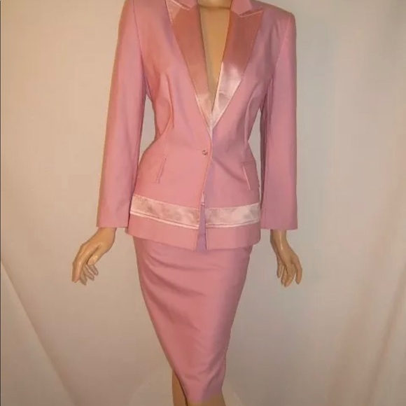 Escada Jackets & Blazers - ESCADA Women 38/6/M TUXIDO SILK WOOL 2 Front Buttons Blazer/Skt Suit. Stunning!!